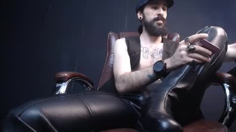 Snapshot of axelcolton chatting on 03.01.25 AxelColton online show from 03.01.25