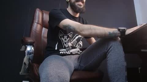 Snapshot of axelcolton chatting on 03.02.25 AxelColton online show from 03.02.25
