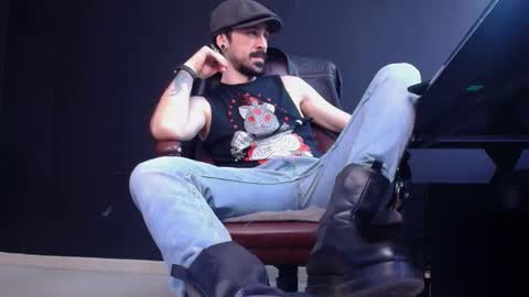 Snapshot of axelcolton chatting on 10.18.25 AxelColton online show from 10.18.25
