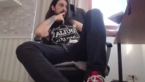 Snapshot of axelcolton chatting on 10.19.25 AxelColton online show from 10.19.25
