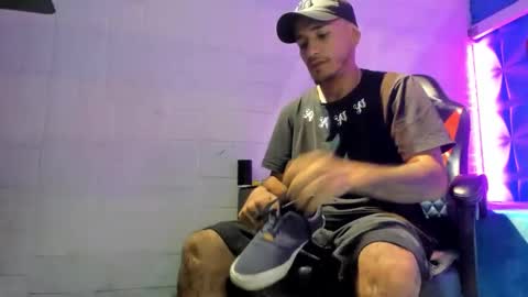 Axell Cross2 online show from 10.21.25