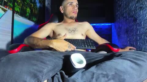 Axell Cross2 online show from 04.12.26