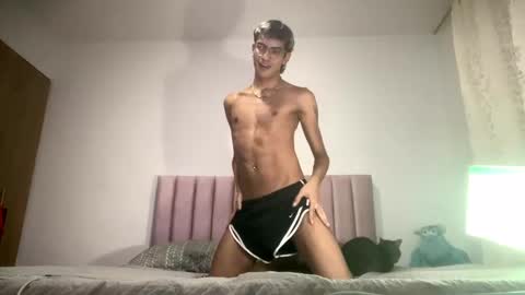 Snapshot of axellatino_ chatting on 01.02.25 Axel online show from 01.02.25