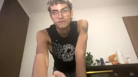 Snapshot of axellatino_ chatting on 01.06.25 Axel online show from 01.06.25