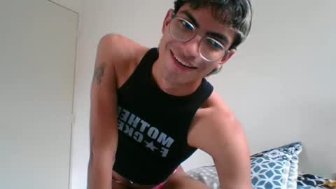 Snapshot of axellatino_ chatting on 02.09.25 Axel online show from 02.09.25