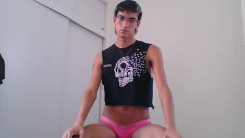 Snapshot of axellatino_ chatting on 02.11.25 Axel online show from 02.11.25