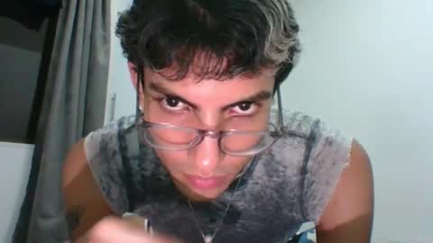 Snapshot of axellatino_ chatting on 02.14.25 Axel online show from 02.14.25