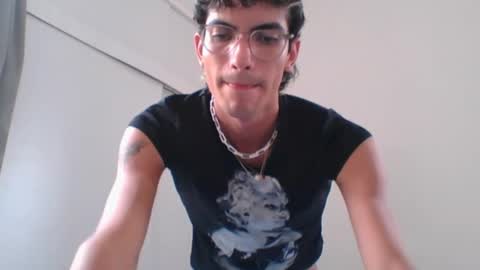 Snapshot of axellatino_ chatting on 02.15.25 Axel online show from 02.15.25
