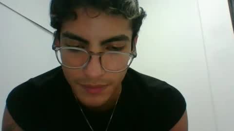 Snapshot of axellatino_ chatting on 02.27.25 Axel online show from 02.27.25