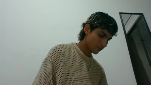 Snapshot of axellatino_ chatting on 03.05.25 Axel online show from 03.05.25
