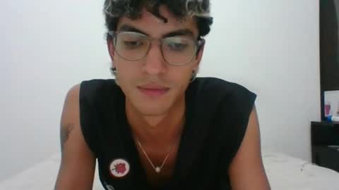 Snapshot of axellatino_ chatting on 03.11.25 Axel online show from 03.11.25