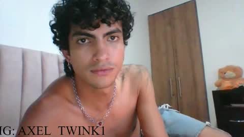 Snapshot of axellatino_ chatting on 09.25.25 Axel online show from 09.25.25