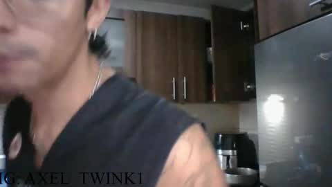 Snapshot of axellatino_ chatting on 10.07.25 Axel online show from 10.07.25