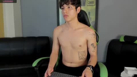 Axel Raven online show from 01.08.25