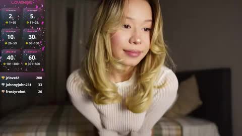 Snapshot of aya__hitakayama chatting on 11.18.25 Aya online show from 11.18.25