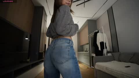 Snapshot of aya__hitakayama chatting on 05.17.26 Aya online show from 05.17.26