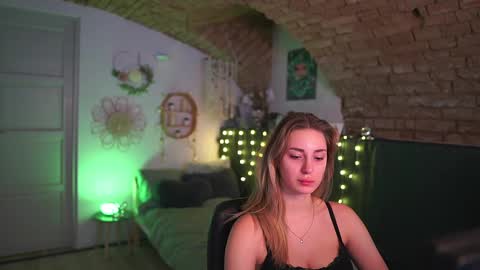 aya hitakayama  online show from 02.11.25