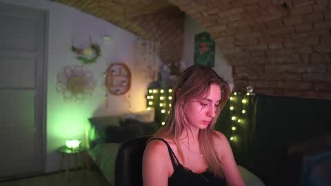 aya hitakayama  online show from 02.12.25
