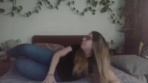 Snapshot of ayelenar chatting on 11.21.25 ayelenar online show from 11.21.25