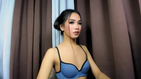 ur lovely ayi  online show from 04.04.26