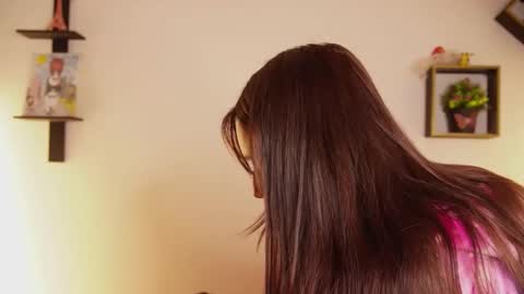 Snapshot of ayleenevans chatting on 12.19.25 SOPHY ROGERS online show from 12.19.25