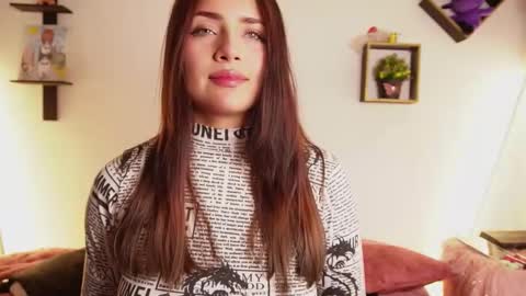 Snapshot of ayleenevans chatting on 12.22.25 SOPHY ROGERS online show from 12.22.25