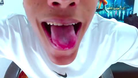 Aylen  online show from 02.22.25