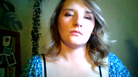 Snapshot of ayrix chatting on 09.20.25 ayrix online show from 09.20.25