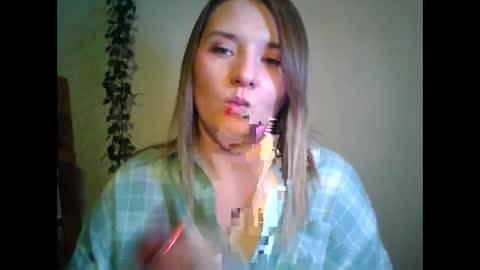 Snapshot of ayrix chatting on 10.13.25 ayrix online show from 10.13.25