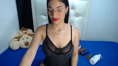 Snapshot of azahara_smith chatting on 10.13.25 Smith online show from 10.13.25