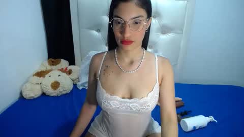 Snapshot of azahara_smith chatting on 10.18.25 Smith online show from 10.18.25