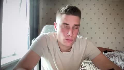 Snapshot of azazelmax chatting on 10.15.25 azazelmax online show from 10.15.25