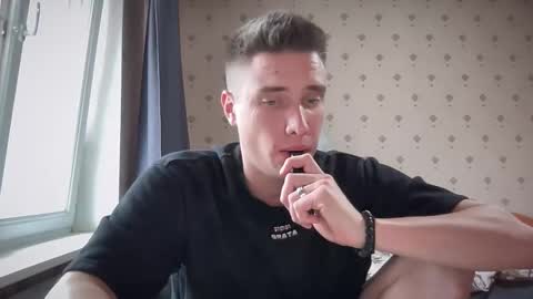 Snapshot of azazelmax chatting on 10.24.25 azazelmax online show from 10.24.25