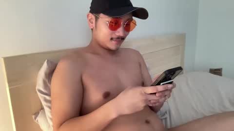 Snapshot of azngoogoo chatting on 12.31.24 azngoogoo online show from 12.31.24
