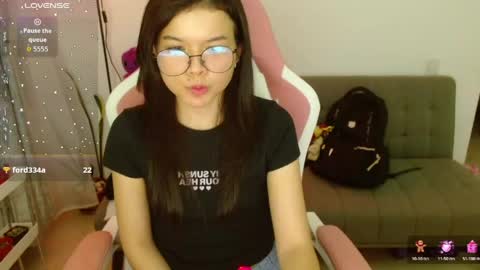 Snapshot of azu_chan chatting on 05.05.26 Azu online show from 05.05.26