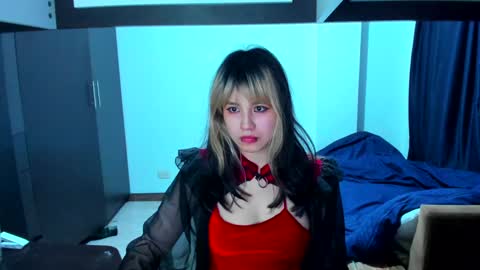 Azu Moure online show from 01.12.25