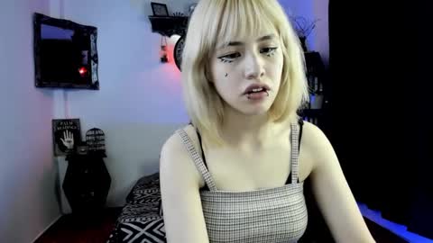 Azu Moure online show from 10.10.25