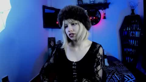 Azu Moure online show from 10.16.25