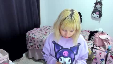 Azu Moure online show from 11.09.25