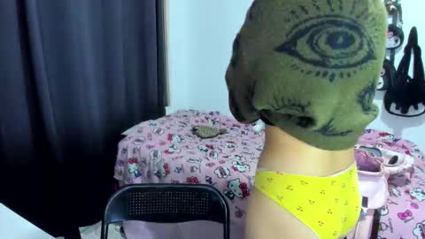 Azu Moure online show from 11.28.25