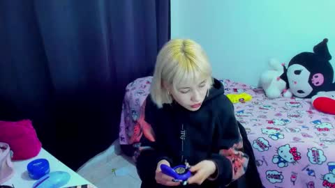 Azu Moure online show from 03.02.26