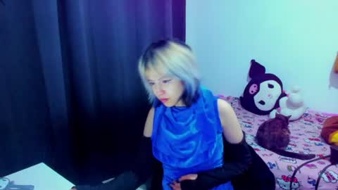 Snapshot of azu_moure chatting on 07.26.26 Azu Moure online show from 07.26.26