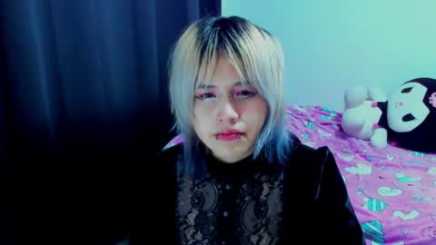 Snapshot of azu_moure chatting on 07.30.26 Azu Moure online show from 07.30.26