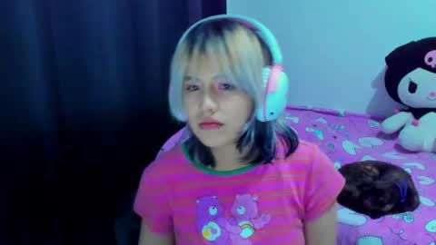 Snapshot of azu_moure chatting on 07.31.26 Azu Moure online show from 07.31.26