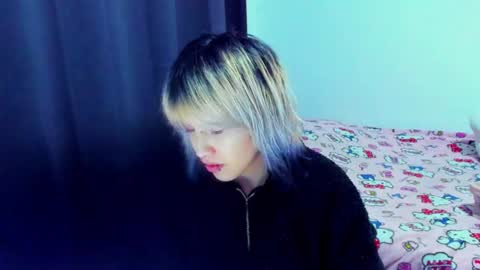 Snapshot of azu_moure chatting on 08.07.26 Azu Moure online show from 08.07.26