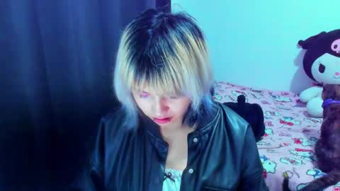 Snapshot of azu_moure chatting on 08.09.26 Azu Moure online show from 08.09.26