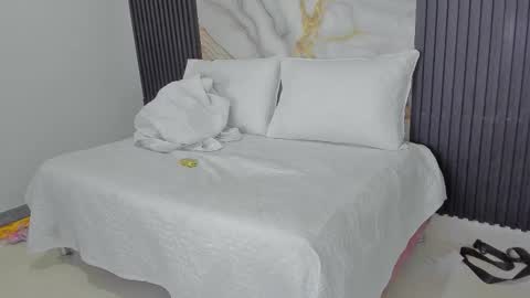 Snapshot of azul_honey chatting on 10.08.25 HONEY AZUL online show from 10.08.25