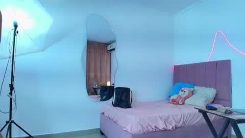 Snapshot of azul_horny chatting on 05.27.26 PRINCESS AZUL. online show from 05.27.26