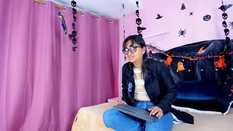 Snapshot of azul_moon chatting on 10.20.25 azul_moon online show from 10.20.25