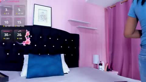 Snapshot of azul_moonn chatting on 10.10.25 azul_moonn online show from 10.10.25